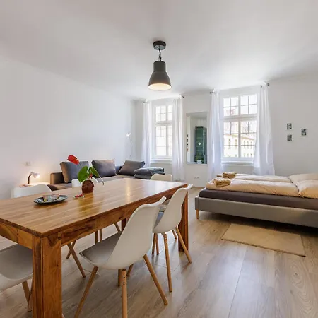 Stylish Centre Tgm Apartamento *